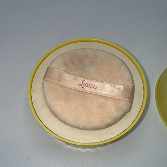 Vintage Delagar Spring Fresh Dusting Powder YELLOW, Sealed 5 Oz NEW Old Stock - Picture 4 of 9